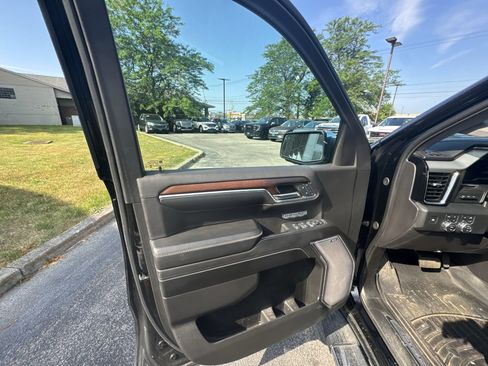 Used 2024 GMC Sierra 1500 Denali w/ Technology Package AWD/4WD image 23