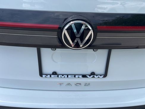 New 2025 Volkswagen Taos SE image 9