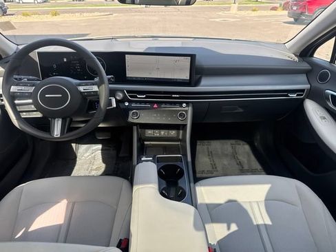 Used 2025 Hyundai Sonata SEL FWD image 21