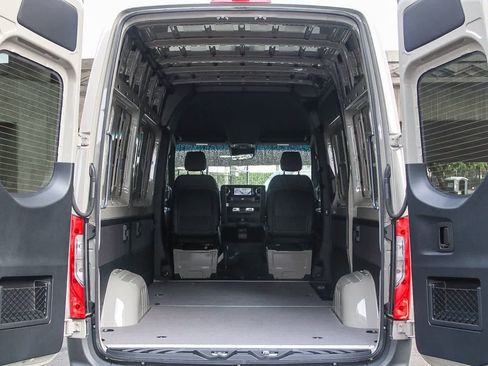 Used 2024 Mercedes-Benz Sprinter 2500 image 23