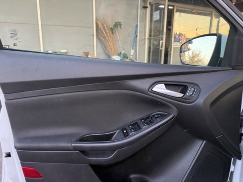 Used 2018 Ford Focus SE image 9