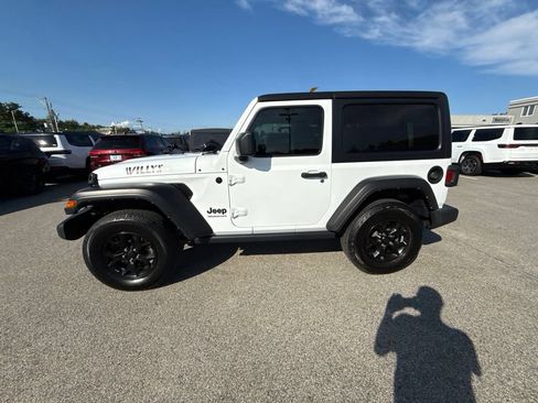 Used 2022 Jeep Wrangler Sport AWD/4WD image 2