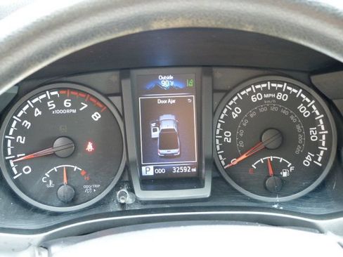Used 2022 Toyota Tacoma SR RWD image 40