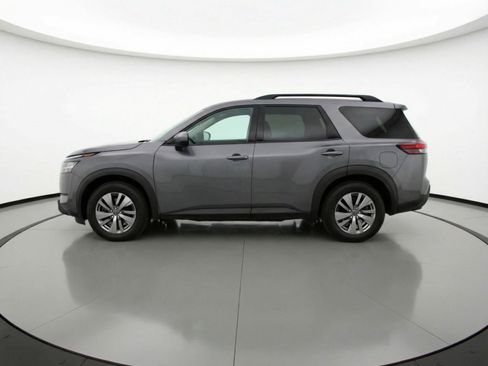 Used 2025 Nissan Pathfinder SV image 5