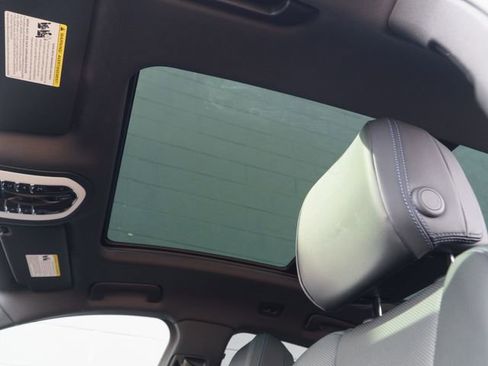 Certified 2026 Porsche Macan image 30