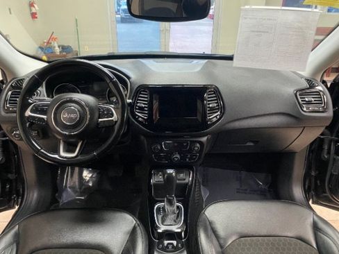 Used 2020 Jeep Compass Latitude FWD image 22