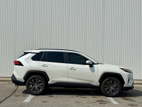 Used 2022 Toyota RAV4 XLE Premium image 6