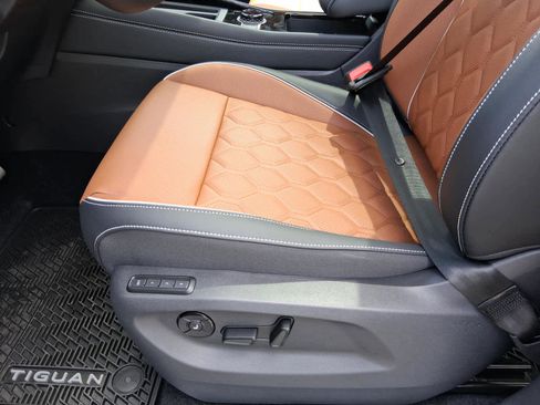 New 2026 Volkswagen Tiguan SEL R-Line AWD/4WD image 22