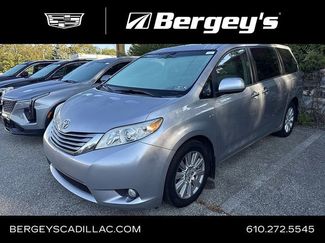 Used 2017 Toyota Sienna AWD image 1