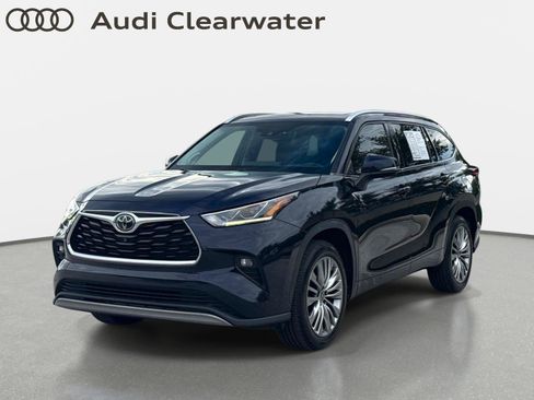 Used 2023 Toyota Highlander Platinum FWD image 1