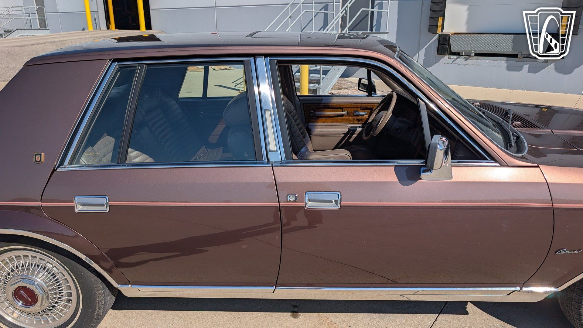 Used 1987 Lincoln Continental Signature RWD image 38