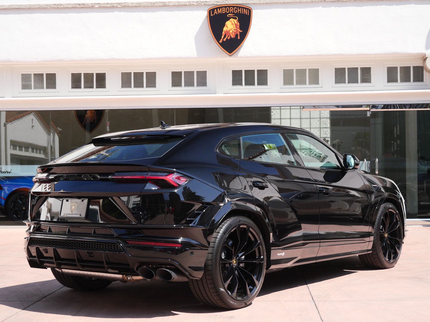 Used 2024 Lamborghini Urus S AWD/4WD image 3