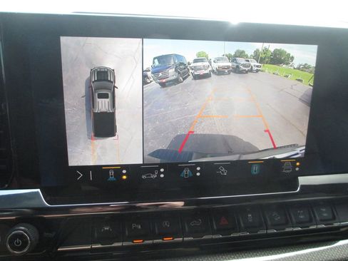 Used 2023 Chevrolet Silverado 1500 ZR2 w/ Technology Package AWD/4WD image 19