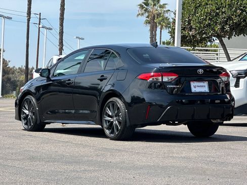 Used 2024 Toyota Corolla SE FWD image 3