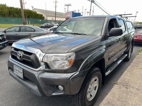 Used 2014 Toyota Tacoma 4x4 Double Cab w/ SR5 Package image 5