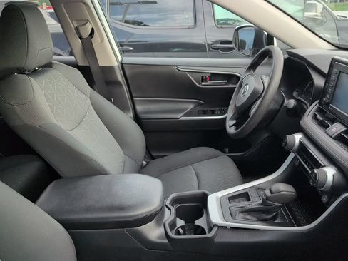 Used 2021 Toyota RAV4 XLE FWD image 2