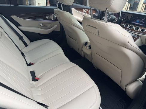 Used 2019 Mercedes-Benz E 300 4MATIC image 28