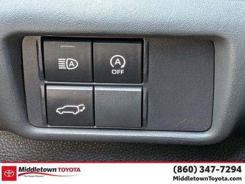 Certified 2024 Toyota Highlander XLE AWD/4WD image 17