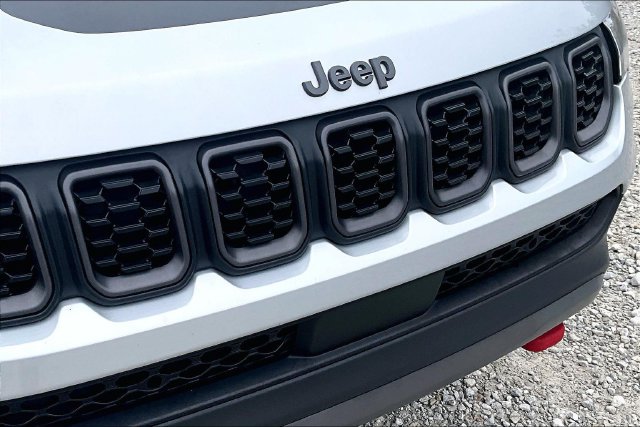Used 2025 Jeep Compass Trailhawk AWD/4WD image 28