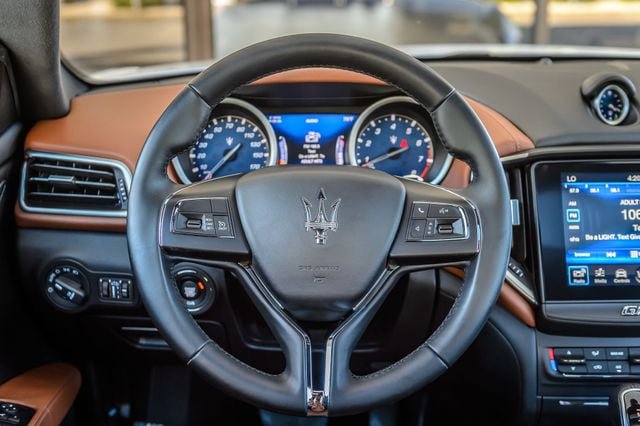 Used 2018 Maserati Ghibli RWD image 31