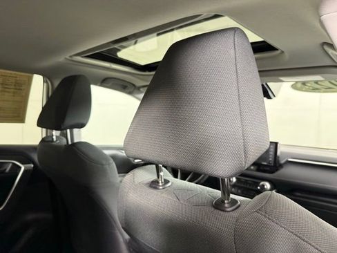 Used 2022 Toyota RAV4 XLE w/ Convenience Package image 28