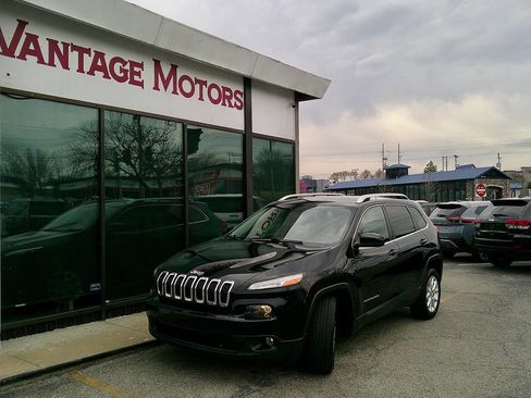Used 2016 Jeep Cherokee Latitude image 1