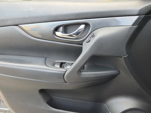 Used 2016 Nissan Rogue SL w/ SL Premium Package image 27