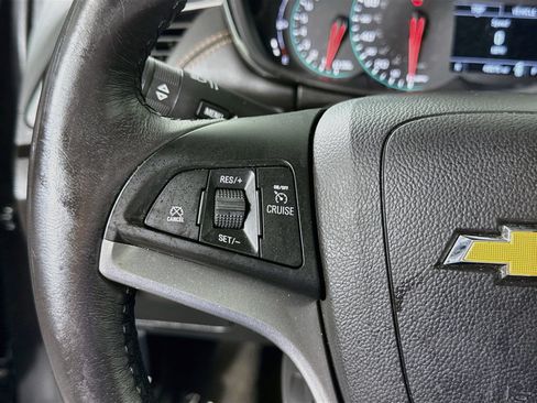 Used 2022 Chevrolet Trax LT w/ Midnight Edition AWD/4WD image 14