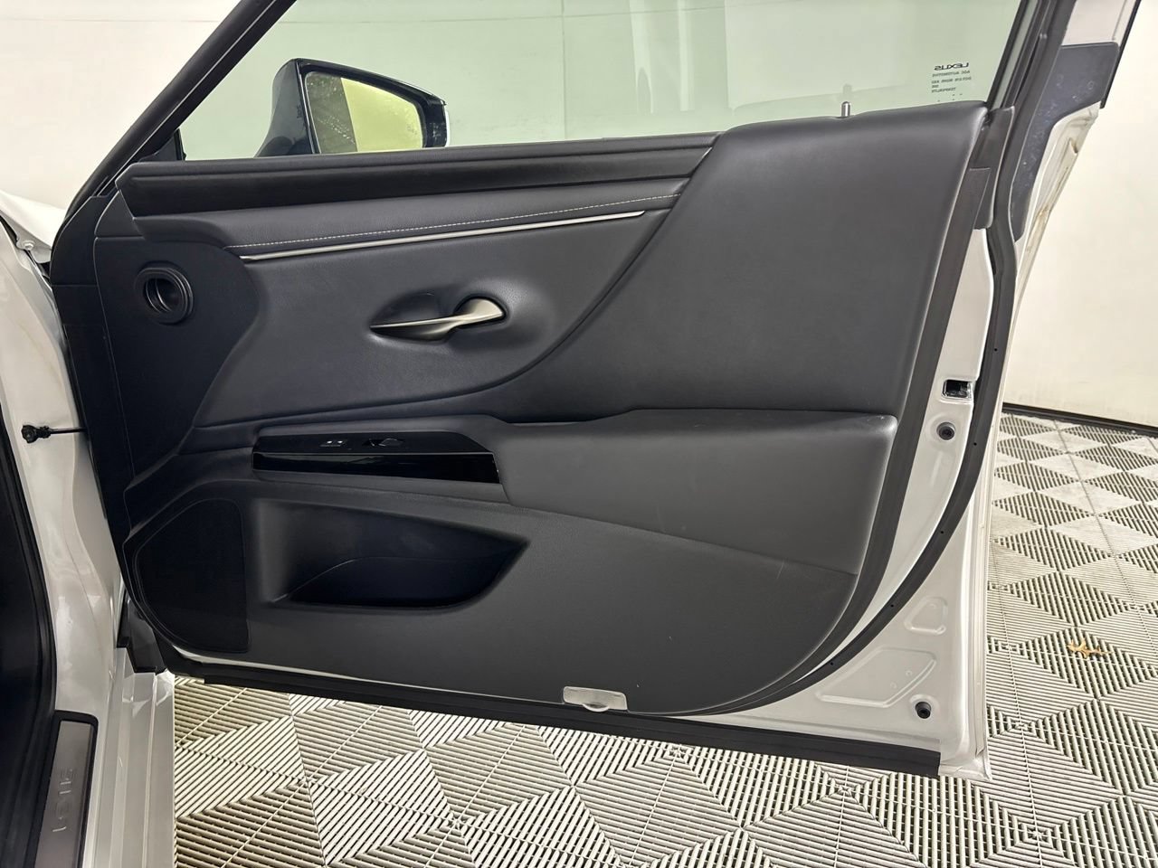 Used 2024 Lexus ES 350 w/ Premium Package FWD image 30