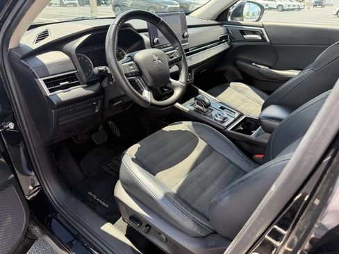 Used 2023 Mitsubishi Outlander SE FWD image 11