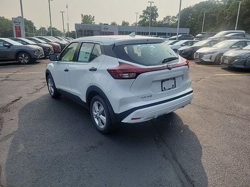 Certified 2025 Nissan Kicks Play S image 3