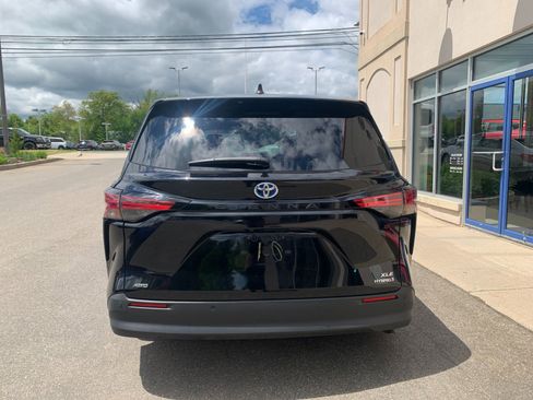 Used 2022 Toyota Sienna XLE AWD/4WD image 6