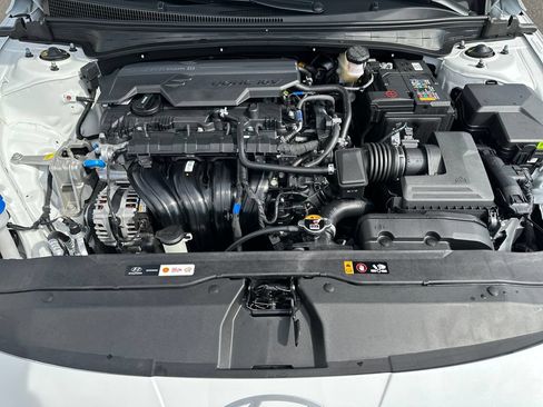 Used 2025 Hyundai Elantra SEL FWD image 10