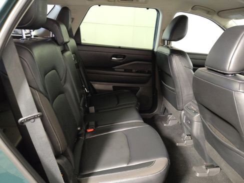 Used 2022 Nissan Pathfinder SL w/ SL Black Package AWD/4WD image 19