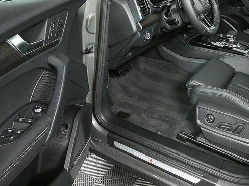 New 2025 Audi Q5 2.0T Premium Plus AWD/4WD image 8