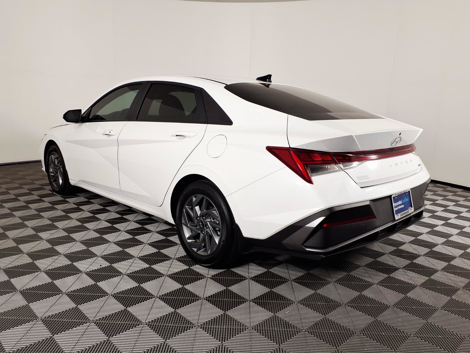 Used 2026 Hyundai Elantra Hybrid FWD image 6