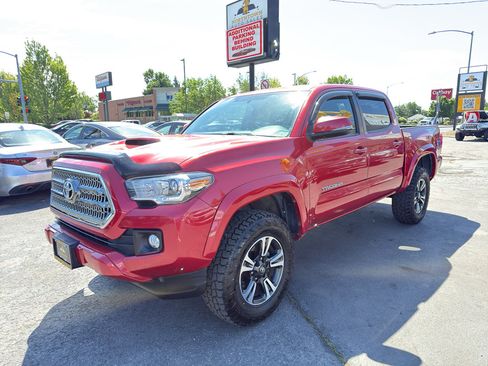 Used 2017 Toyota Tacoma TRD Sport w/ Tow Package AWD/4WD image 2