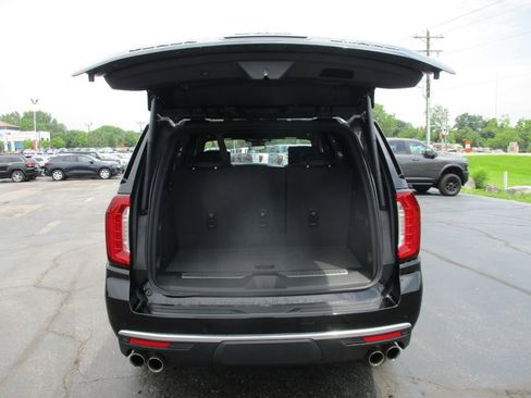 Used 2024 GMC Yukon Denali w/ Denali Reserve Package AWD/4WD image 8