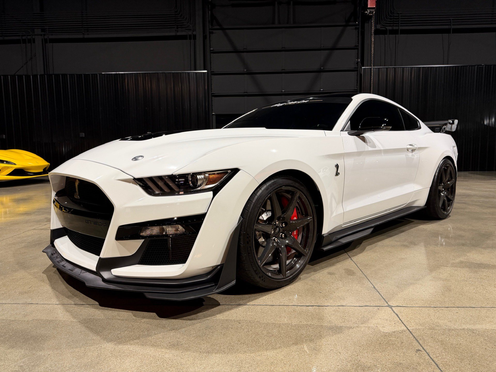 Used 2022 Ford Mustang Shelby GT500 w/ Carbon Fiber Track Pack RWD image 4