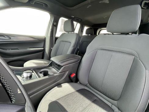 New 2025 Jeep Grand Cherokee Laredo w/ Luxury Tech Group I image 22