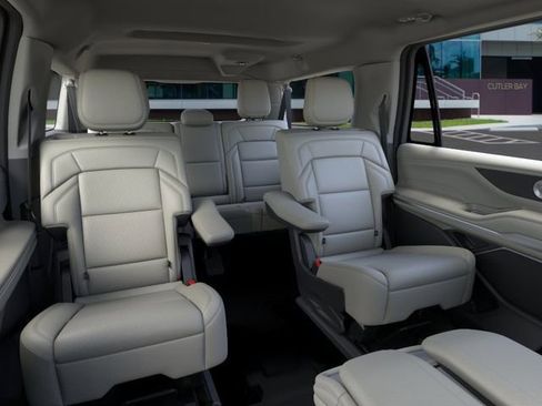 New 2026 Lincoln Navigator L Premier AWD/4WD image 11