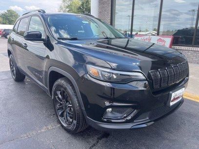Used 2023 Jeep Cherokee Altitude Lux