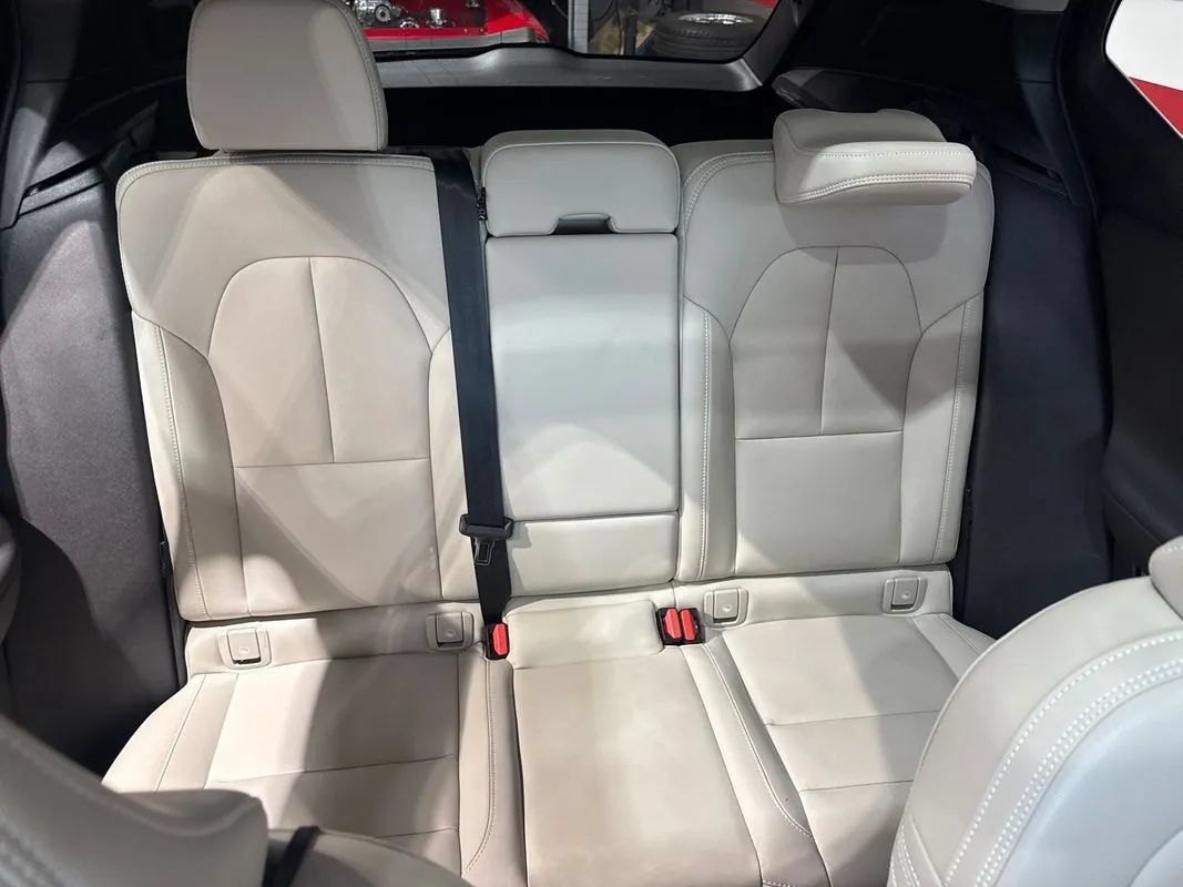 Used 2024 Volvo XC40 B5 Plus AWD/4WD image 99
