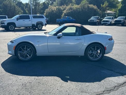 Used 2019 MAZDA MX-5 Miata Grand Touring RWD image 6
