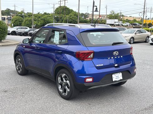 Certified 2024 Hyundai Venue Limited FWD image 7
