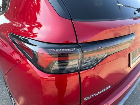 New 2025 Mitsubishi Outlander SE image 33