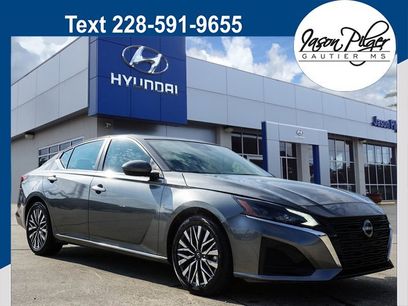 Used 2023 Nissan Altima 2.5 SV