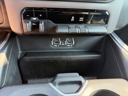 Used 2021 RAM 1500 Big Horn AWD/4WD image 30