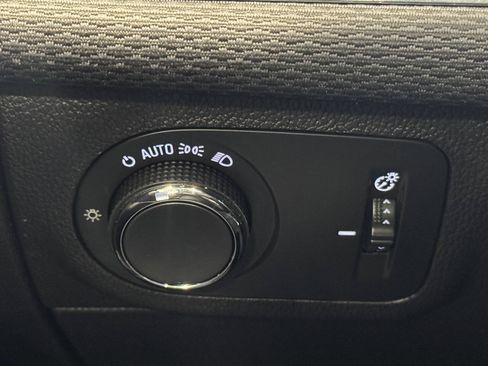 Used 2018 Chevrolet Cruze LT FWD image 24