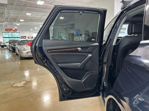 Used 2018 Audi Q5 2.0T Premium Plus w/ Premium Plus Package AWD/4WD image 36